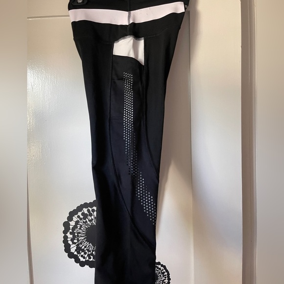 VS PINK Ultimate high-waisted legging in black and white, size s - Picture 3 of 9